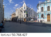 Доходный дом Кеппена (архитектор Р.И. Клейн). Москва, угол Мясницкой улицы и Фуркасовского переулка.  Солнечный день в июле. Редакционное фото, фотограф Сергей Рыбин / Фотобанк Лори