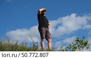 Handsome confident man standing with arms crossed among blue sky background. Male looking proud showing vision, ambition, success with arms folded. Bearded man wearing sunglasses, black polo t-shirt. Стоковое видео, видеограф Марина Демидюк / Фотобанк Лори