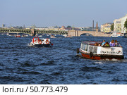 Туризм в Петербурге. Водные прогулки по рекам и каналам. Судоходство на Неве. Редакционное фото, фотограф Александр Тарасенков / Фотобанк Лори