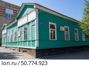 Старое деревянное здание почтовой станции. Новочеркасск, Ростовская область. Редакционное фото, фотограф Анна Карасева / Фотобанк Лори