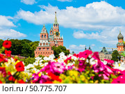 Спасская башня Московского Кремля в летний солнечный день. Москва. Россия. Редакционное фото, фотограф E. O. / Фотобанк Лори