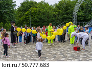 Maykop, Russia - May 26, 2024: Animators dressed as fairy-tale characters entertain children with games and performances on the playground on a spring day. Редакционное фото, фотограф Андрей С / Фотобанк Лори