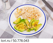 Healthy dinner of basmati rice with chicken breast and avocado. Стоковое фото, фотограф Яков Филимонов / Фотобанк Лори