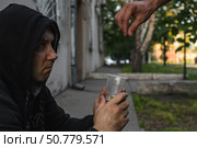 A homeless man begs on the street. Стоковое фото, фотограф Михаил Яковлев / Фотобанк Лори