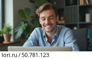 Smiling Man at Laptop in Cozy Home Office With Natural Light, Showcasing Personal Coaching, Remote Work, and Mental Health. Стоковое AI-видео, аниматор Sergey Grishin / Фотобанк Лори
