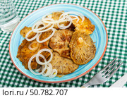 Salad of pickled wild mushrooms and sliced onion on plate. Стоковое фото, фотограф Яков Филимонов / Фотобанк Лори