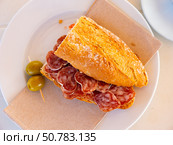 Spanish breakfast - smoked sausage fuet sandwich and olives closeup. Стоковое фото, фотограф Яков Филимонов / Фотобанк Лори