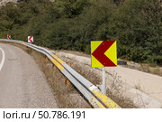 Curved road sign along Gorgan Bojnord road in Golestan National Park Iran. Стоковое фото, фотограф Михаил Пряхин / Фотобанк Лори