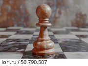 Wooden pawn standing on marble chessboard, strategic thinking and calculated moves. Стоковое AI-изображение, AI-художник Иван Рябоконь / Фотобанк Лори