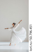 Graceful Dancer in Flowing White Gown: A Serene Studio Portrait. Стоковое AI-изображение, AI-художник Данила Большаков / Фотобанк Лори