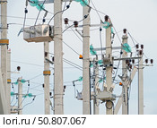 Металлическая опора высоковольтной линии электропередачи. Electric tower high voltage post. Стоковое фото, фотограф Татьяна Д / Фотобанк Лори