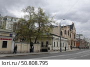 Старые дома на улице Большая Полянка в Москве (2022 год). Редакционное фото, фотограф Free Wind / Фотобанк Лори
