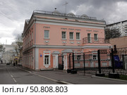 Городская усадьба Барятинских на улице Малая Полянка в Москве (2022 год). Редакционное фото, фотограф Free Wind / Фотобанк Лори