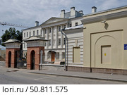 Городская усадьба, конец XVIII - начало XIX вв. Большой Саввинский переулок, дома 2-4-6, строения 13 - 16. Москва. Стоковое фото, фотограф Илюхина Наталья / Фотобанк Лори