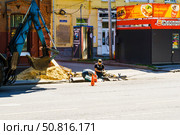Ремонт электрического кабеля. Воронеж. Редакционное фото, фотограф Владимир Шибаев / Фотобанк Лори