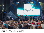Фрагмент выступления Drummatix (Екатерина Бардыш) на историческом фестивале "Былинный Берег" Редакционное фото, фотограф Виктор Карасев / Фотобанк Лори