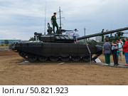 Российский основной боевой танк Т-72Б3М с усиленной броневой защитой. Волгоградская область, Средняя Ахтуба, Россия. (2020 год). Редакционное фото, фотограф Андрей Цыганков / Фотобанк Лори