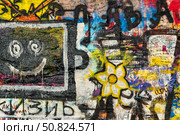 MOSCOW, RUSSIA - JULY 17, 2022: Viktor Tsoi Wall on Arbat Street in Moscow. Редакционное фото, фотограф Емельянов Евгений Викторович / Фотобанк Лори