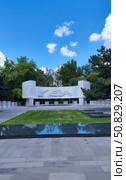 Мемориальный комплекс "Павшим воинам", г. Ростов-на-Дону, пл. Карла Маркса. Редакционное фото, фотограф Ирина / Фотобанк Лори