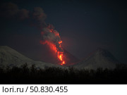 Nighttime eruption of Kliuchevskoi Volcano, Russia. Стоковое фото, фотограф Richard Roscoe/Stocktrek Images / ТАСС / Фотобанк Лори