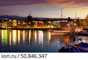 Geneva cityscape with St Pierre Cathedral at night (2021 год). Стоковое фото, фотограф Яков Филимонов / Фотобанк Лори