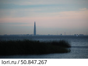 Вид на высотку Охта центра Газпром со стороны Петергофа. Редакционное фото, фотограф Дмитрий Неумоин / Фотобанк Лори
