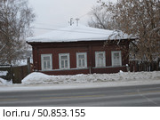 Россия, Ивановская область, Кинещма, деревянный дом у дороги. Стоковое фото, фотограф Светлана Коршук / Фотобанк Лори