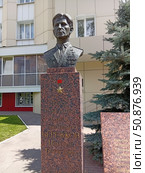 Бюст Бережкова.Самара. Редакционное фото, фотограф Кургузкин Константин Владимирович / Фотобанк Лори
