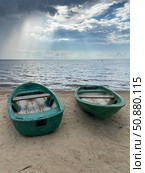 Две лодки (two boats) на берегу озера. Стоковое фото, фотограф Лунева Лариса / Фотобанк Лори