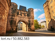 Deutsche tor, metz, france, standing tall in the morning sun. Стоковое AI-изображение, AI-художник Иван Рябоконь / Фотобанк Лори