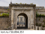 Италия. Капуа. Ворота Porta Napoli. Italy. Capua. Porta Napoli gate. Стоковое фото, фотограф Алексей Смышляев / Фотобанк Лори