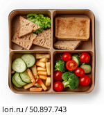 Healthy lunchbox containing bread, vegetables and roasted potatoes. Стоковое AI-изображение, AI-художник Иван Рябоконь / Фотобанк Лори
