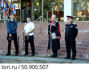 Cossack colonel and an army captain in the amateur arts festival (2016 год). Редакционное фото, фотограф Александр Карпенко / Фотобанк Лори