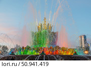 Фрагмент фонтана Каменный цветок с вечерней подсветкой. Стоковое фото, фотограф Ольга Липунова / Фотобанк Лори