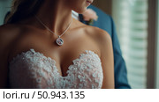 Close-up of Bride in Wedding Dress with Locket Featuring a Picture, Capturing a Moment of Intimacy and Anticipation. Стоковое AI-изображение, AI-художник Данила Большаков / Фотобанк Лори