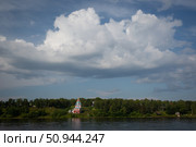 Красивый вид на Казанско Преображенскую церковь в Тутаеве. Стоковое фото, фотограф Дмитрий Киселёв / Фотобанк Лори