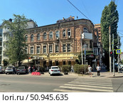 Город Ростов-на-Дону, проспект Соколова, 45,  Старинный кирпичный дом 1869 г. Редакционное фото, фотограф stargal / Фотобанк Лори
