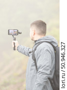 A man records a video for a blog on a foggy day. Стоковое фото, фотограф Наталья Угрюмова / Фотобанк Лори