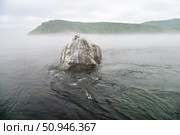 Шаман Камень в тумане. Исток Ангары. Озеро Байкал. Стоковое фото, фотограф Александр Тараканов / Фотобанк Лори