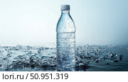 ecofriendly clear water bottle ai generated. Стоковое AI-изображение, AI-художник Vectorwin / Фотобанк Лори