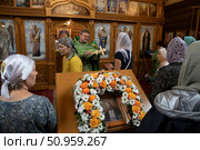 Икона Серафим Саровский на аналое в престольный праздник в Серафимовском храме Балашихи, Редакционное фото, фотограф Дмитрий Неумоин / Фотобанк Лори
