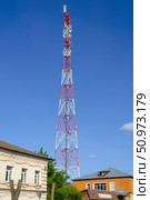 Kirzhach, Vladimir Region, Russia, June 17, 2025:  Cellular tower in city center. Редакционное фото, фотограф Алексей Антипов / Фотобанк Лори