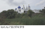 Боголюбский монастырь Рождества Богородицы c XIX века в честь явления Боголюбской иконы Божией Матери — женский православный монастырь в посёлке Боголюбово Суздальского района Владимирской области ,Владимирская и Суздальская епархия Русской православной церкви. Стоковое видео, видеограф Куликов Константин / Фотобанк Лори