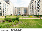 Жилой комплекс на улице инженера Кнорре.  Новая Москва. Редакционное фото, фотограф Игорь Рожков / Фотобанк Лори