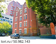 Скорняжный переулок, дом 6. Летний день. Москва. Редакционное фото, фотограф E. O. / Фотобанк Лори