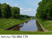 Strelna, St. Petersburg, Russia, June 12, 2025: The Kikenka River in the Lower Park of the Palace and Park Ensemble of the Konstantinovsky Palace on a sunny summer day. Редакционное фото, фотограф Ula Ulachka / Фотобанк Лори