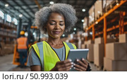 Warehouse manager uses tablet to oversee operations and improve efficiency during busy day. Стоковое AI-видео, аниматор Сергей Толмачёв / Фотобанк Лори