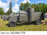 Британский бронеавтомобиль "Остин" 1 серии (модель 1914), вид сбоку. Военно-исторический фестиваль «Великая война. 1914». Царское Село. Редакционное фото, фотограф Виктор Карасев / Фотобанк Лори