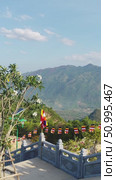 View of Nha Trang from Truc Lam Phung Thuy Son Pagoda. Стоковое видео, видеограф Ольга Хорошунова / Фотобанк Лори
