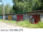 Гаражи разноцветные. Стоковое фото, фотограф Boostport / Фотобанк Лори